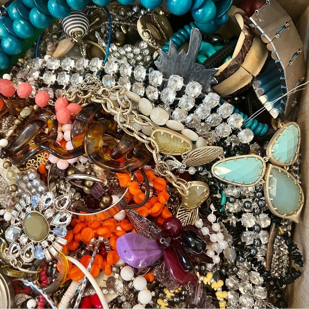⚜️ 3 LB Mystery Jewelry Lot |Wearable, Repurpose DIY Crafts Junk Jewelry Art ⚜️ - Picture 7 of 10